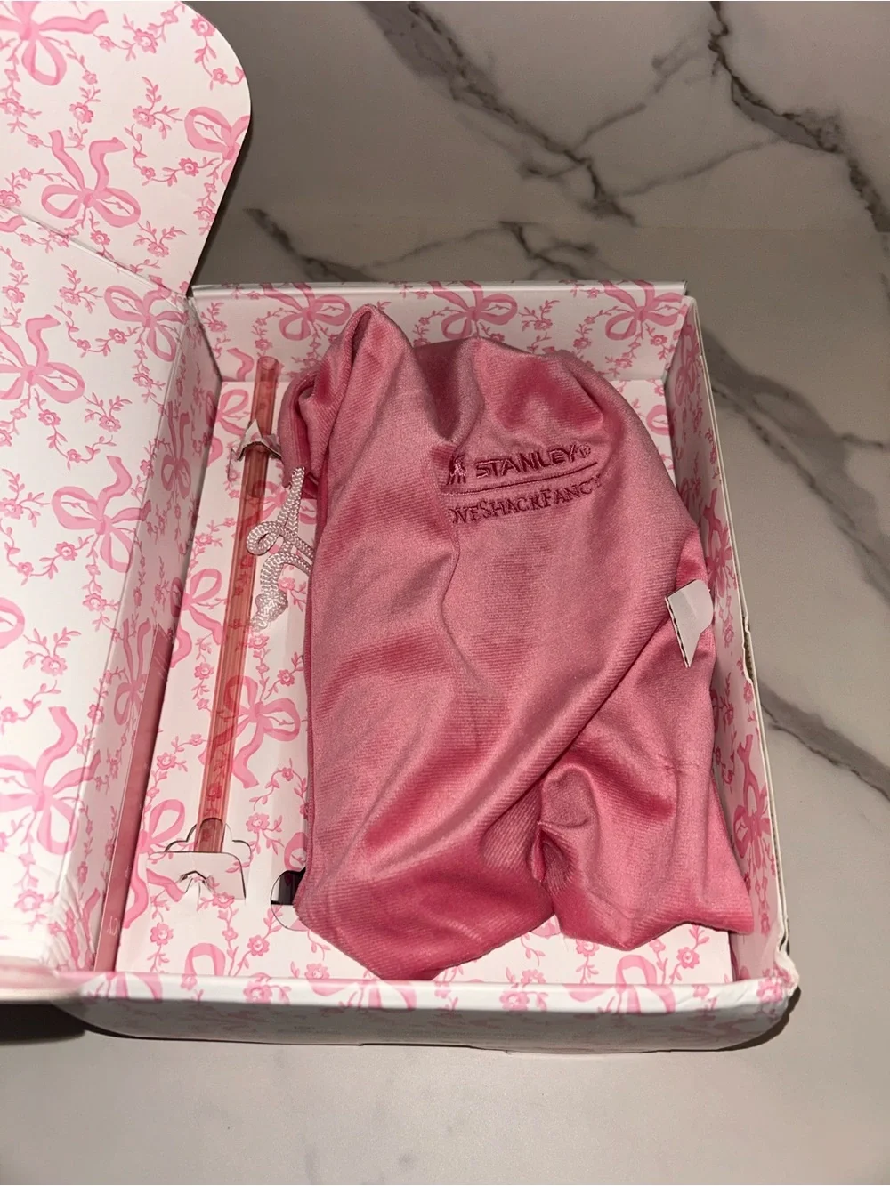 Stanley LoveShackFancy 20 oz Pink Bow Print gift box set - Picture 3 of 4
